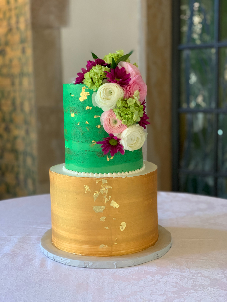 Emerald green and gold cake  Sweet 16 birthday cake, Sweet 16 cakes, Cool  birthday cakes